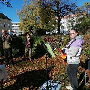 Segnung des Baumes vor der Quirinuskirche