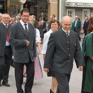 Trachtensonntag mit Ehejubilaren