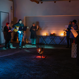 Lebendiger Adventkalender der Pfarre Kirchdorf an der Krems. Adventliche Besinnung - gemeinsam beten, singen und feiern. anschließend gemeinsam bei Tee wärmen und reden.