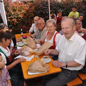 auch unser Altpfarrer ist mit dabei