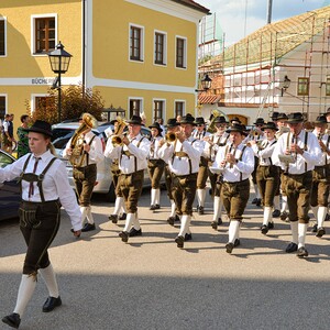 Einzug mit der Blasmusik