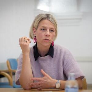 Mag.a Barbara Lanzerstorfer-Holzner, Referentin TelefonSeelsorge OÖ – Notruf 142Pressekonferenz: Zwischen Likes und Leere. Erfahrungen aus 10 Jahren Chatberatung.