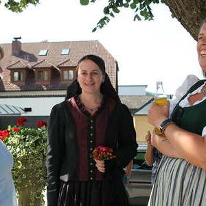 Pfarrer Hansjörg Wimmer, Kaplan Samuel Ogwudile, Frau Klara