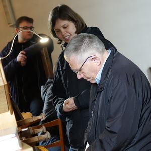 Franziska Leuschner mit einem Teilnehmer beim Ökumenischen Orgelseminar in Ungenach