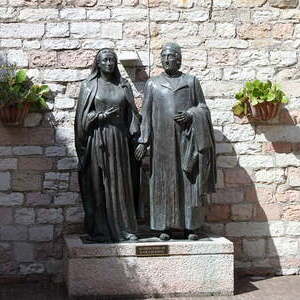 Denkmal Eltern des Hl. Franziskus