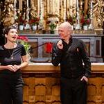 Pianist David Wagner und einige der besten Impro-Schauspieler:innen Österreichs in der Linzer Stadtpfarrkirche.