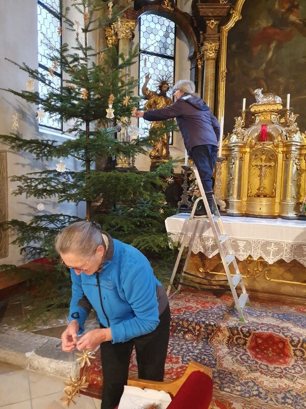 Fleißiges Mesnerteam