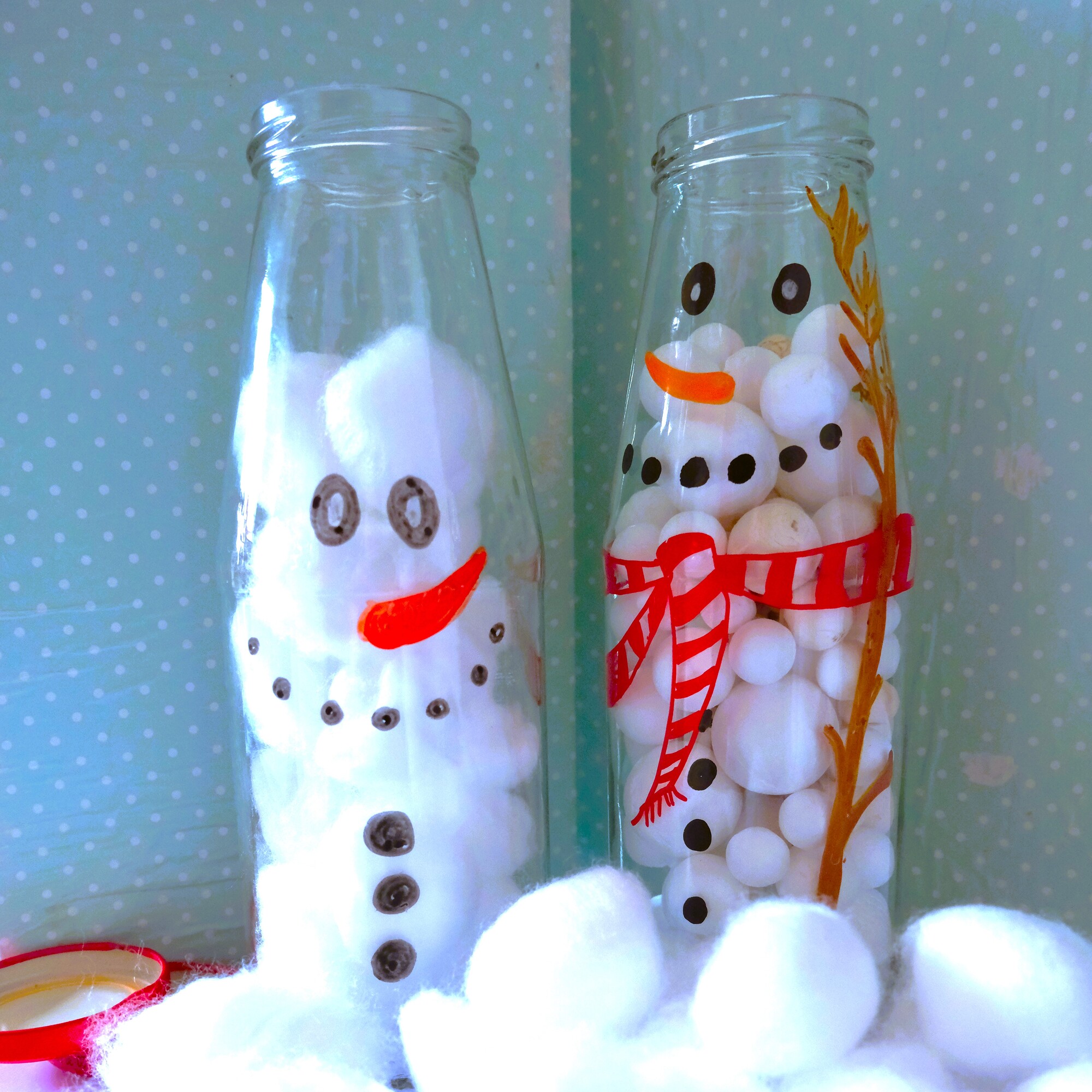 Schneemann aus einer Glasflasche