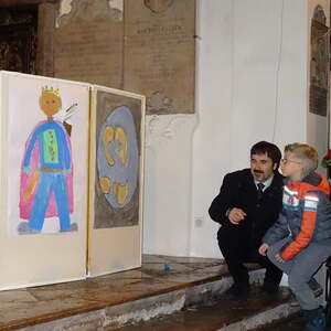 Nun wird der zweite Edelstein ein Auge des Prinzen in die Welt zu einen armen Jungen in einer Dachkammer gebracht.