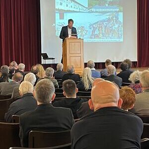 Prof. Dr. Pilhofer bei seinem Vortrag 'Der Aufstand von 1626'