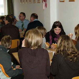 Würstel-Essen der Sternsinger