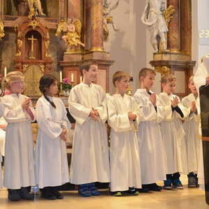 Feierliche Ministrantenaufnahme am Christkönigsonntag