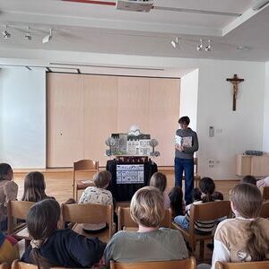 Koffertheater mit Leonora Leitl