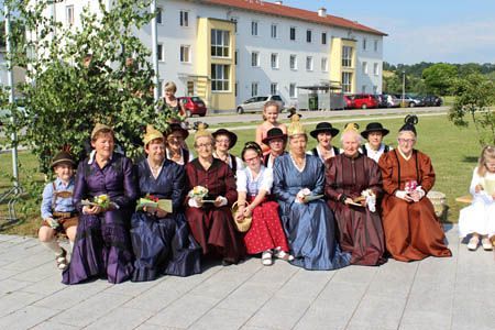 Kopftuch-, Goldhauben- und Hutgruppe