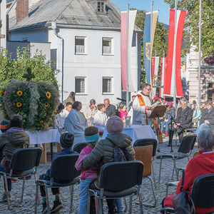 Erntedank Feier in der Pfarre Kirchdorf/Krems mit Pfarrer P. Severin Kranabitl am KirchenplatzFoto: Jack Haijes 