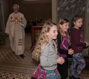 Ministrantenaufnahme und Danke an Albert Pesendorfer