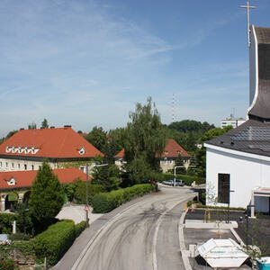 Neugestalteter Kirchenplatz 