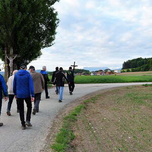 in Edt, am Hartberger-Wetterkreuz vorbei