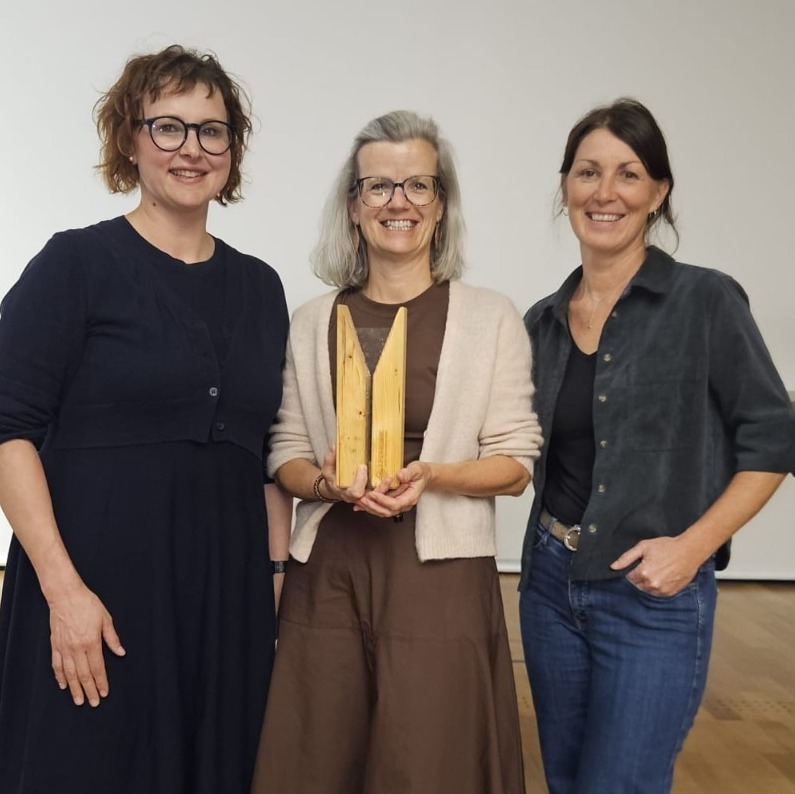 v.l.: Gemeinderätin Stefanie Thaler, Barbara Bohrn und Petra Schneemeyer (AKN)