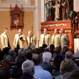 mit dem Musikverein Kleinraming, dem Behamberger Chor 'In ana Dur' und der Michlbauern Rud