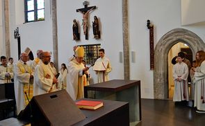 Feierliche Altarweihe mit Bischof em. Aichern in Gunskirchen.