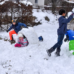 Die Jungschar Kirchdorf mit Schneespielen in der Gruppenstunde