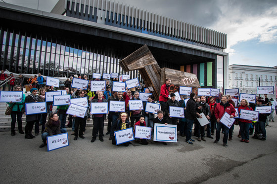 Der Start des Aktionstags gegen TTIP, CETA, TiSA & Cobeim Musiktheater Linz