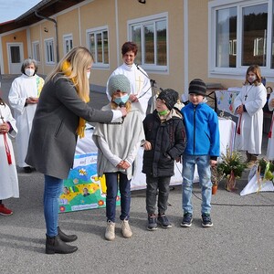 Pfarre Franking, vor der Mehrzweckhalle 