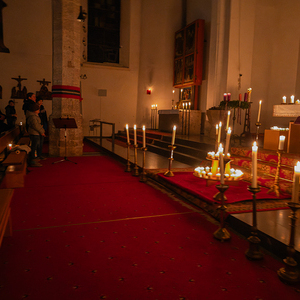 Adventlicher Gottesdienst um 6 Uhr früh bei Kerzenlicht