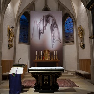 Fastentuch in der Pfarrkirche Linz-St. Magdalena