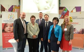 VertreterInnen aus Kirche und Politik und von Kooperationspartnern beim Festakt zum ersten wellcome-Standort in Linz