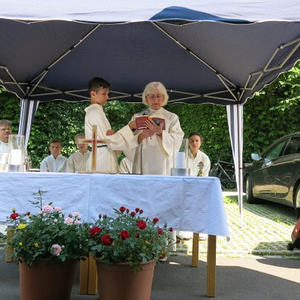 Gottesdienst mit Fruehschoppen 