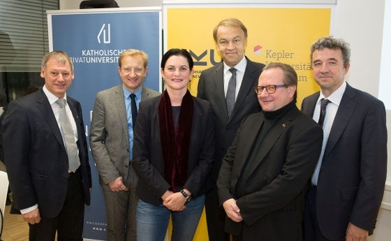 V.l.: Rektor Univ.-Prof. Dr. Franz Gruber, Prim. Univ.-Prof. Dr. Peter Oppelt, Univ.-Prof.in Dr.in Petra Apfalter, Rektor Univ.-Prof. Meinhard Lukas, Univ.-Doz. Dr. Hans-Christoph Duba, Univ.-Prof. Dr. Michael Fuchs.