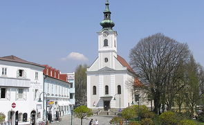 Stadtpfarrkirche Urfahr / CC BY-SA 3.0 by NeoUrfahraner / Wikimedia Commons Stadtpfarrkirche Urfahr