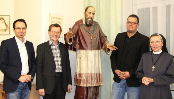 Die neuen Vorsitzenden des OÖ. Journalistenforums beim Sales-Treffen bei den Oblatinnen. V.l. Günther Madlberger, ORF OÖ, Matthäus Fellinger, KirchenZeitung, Markus Rohrhofer, Der Standard, Sr. Maria-Brigitte Kaltseis von den Oblatinnen