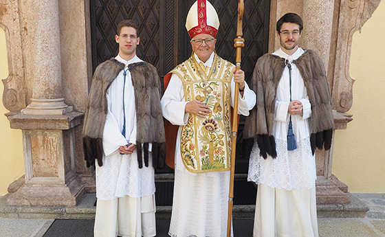 Ewige Profess im Stift Schlägl: Am 28. August 2018 band sich H. Vitus Stefan Glira mit einem Gelübde an die Ordensgemeinschaft der Prämonstratenser des Stiftes Schlägl.