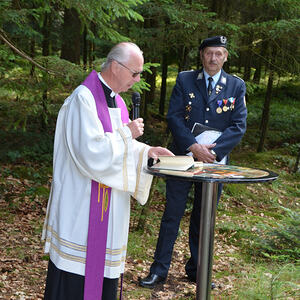Gedenkfeier Fliegerkreuz in Entholz
