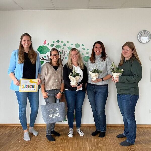 Sabine Mager, Bernadette Dorfer, Andrea Karl, Claudia Bumberger, Magdalena Starlinger.