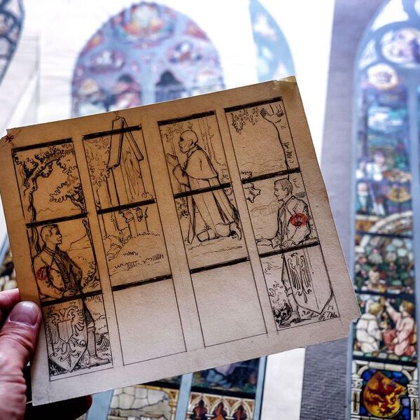 Die Bischof-Rudigier-Stiftung hat einen bedeutenden Archivbestand der Tiroler Glasmalerei erworben und nach Linz geholt. Die Unterlagen umfassen unter anderem historische Skizzen, Entwürfe, Porträts, Fotoplatten und Schriftverkehr zur Entstehung der 