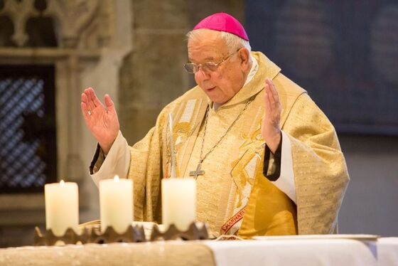 So oft hat Bischof Maximilian Aichern für andere gebetet, jetzt beten viele für ihn