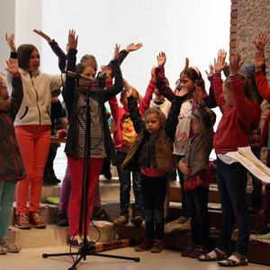 Sommerbeginn mit Harfenmusik, Kindermesse und Kinderfest