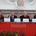 Podiumsdiskussion 'Beiträge der Kirchen zur ökologischen Umkehr' mit Bischof Dr. Alois Schwarz, Superintendent Dr. Gerold Lehner und Bischof Andrej Cilderzic. Moderation durch Dr. Helmut Obermayr.