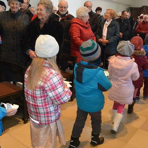 Kindersegnung 2015 in der Stadtpfarrkirche Urfahr mit dem Kindergarten Schwalbennest.