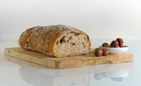 Brot / © gardenews / pixabay.com / CC0 1.0 Brot, Oliven