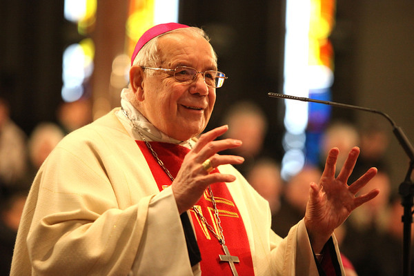 Bischof Maximilian Aichern beim Dankgottesdienst anlässlich 30 Jahre Bischofsweihe im Mariendom am 22. Jänner 2012.