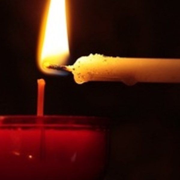 Kerze anzünden