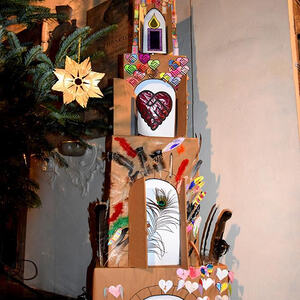 Der Turm ist ganz offen, der Gast kann kommen.