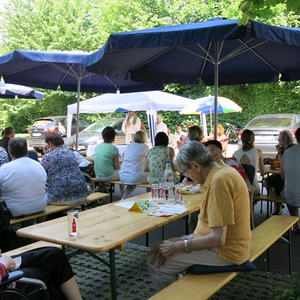 Gottesdienst mit Fruehschoppen 