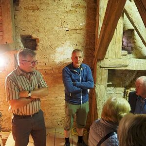 OLYMPUS DIGITAL CAMERA         