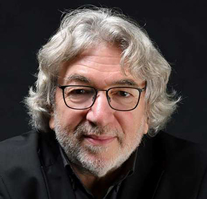 Sommernachtslesung vor der Bibliothek